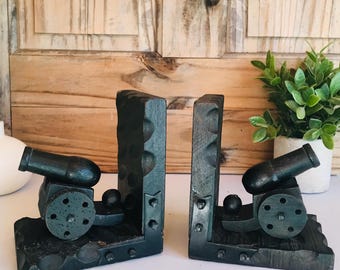 Sujetalibros medievales antiguos, cañón de madera, soporte gótico