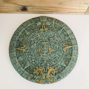 Arte vintage de malaquita triturada, calendario azteca, piedra del sol, México, grabado de pared maya azteca, panel de malaquita triturada de 25 cm.