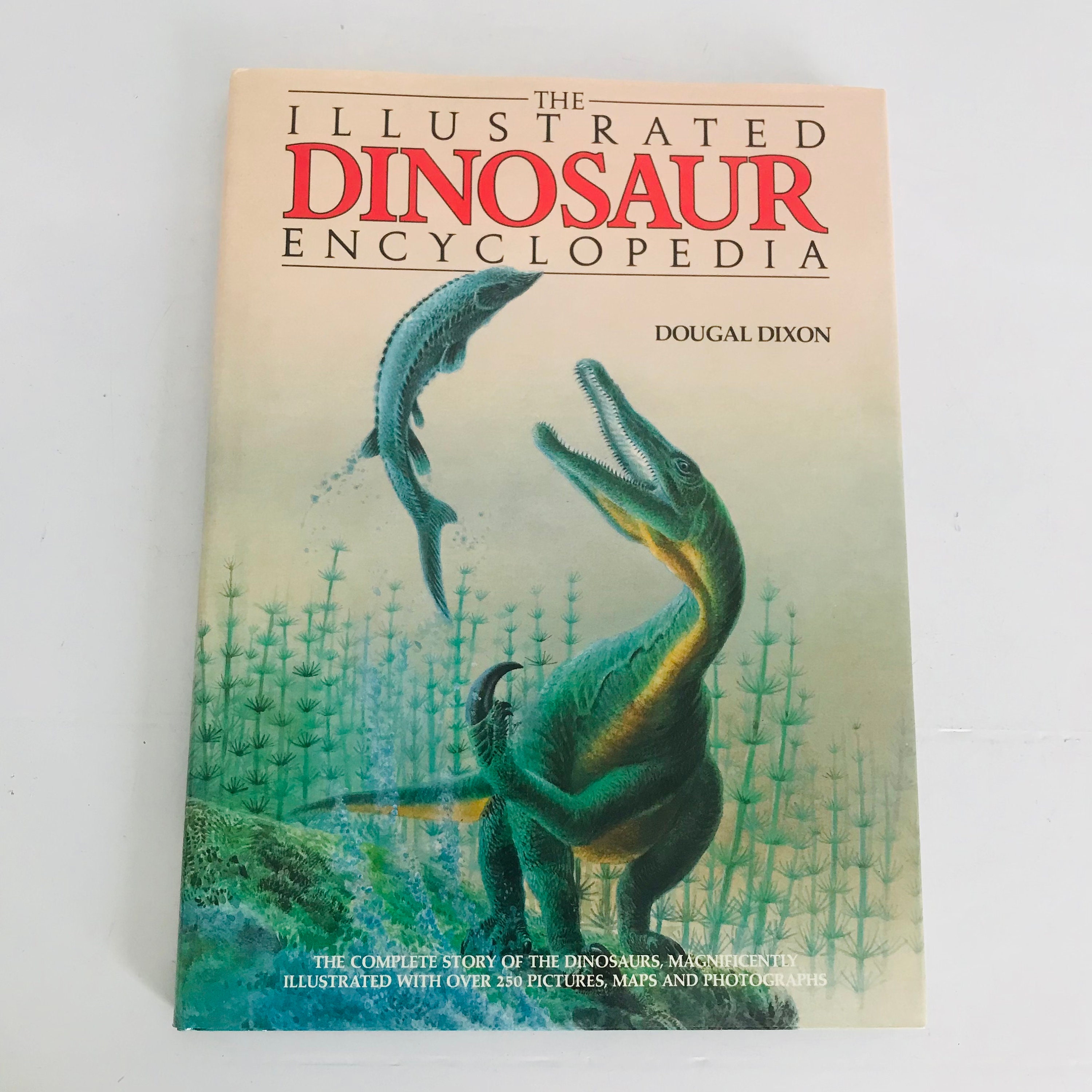 Illustrated Directory of Dinosaurs and: 9780862886622