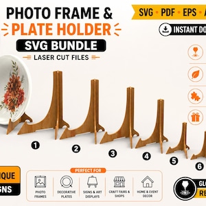 Puede incluir: Un paquete SVG digital con seis diseños de marcos de fotos y soportes para platos de madera. La imagen muestra un plato floral en un soporte, junto con otros soportes de diferentes tamaños. El texto incluye "Photo Frame & Plate Holder SVG Bundle" y "Instant Download."