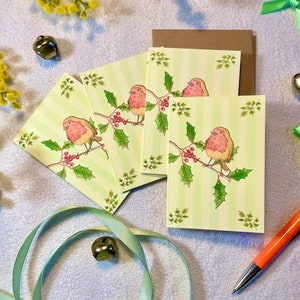 Robin à la ronde duveteux | Lot de 4 mini cartes de Noël | Aquarelle fantaisiste | Parfait pour les amis et les collègues !