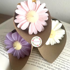 Bouquet di margherita, candela, festa della mamma, matrimoni, battesimo, evento speciale.