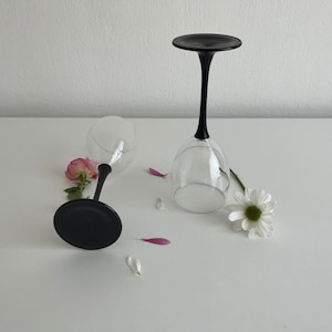 Set of 2 Festive wine glasses.