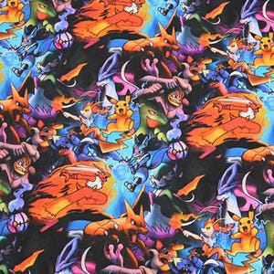 Op de afbeelding: Een levendig, kleurrijk patroon met verschillende stripfiguren in actieposes. Het ontwerp bevat personages in tinten oranje, blauw, groen en geel, tegen een donkere achtergrond met blauwe en paarse accenten. Het algemene thema is een dynamisch, actievol ontwerp.