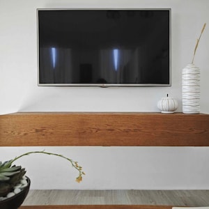 Floating TV console with hinged door in solid oak, Ref. 01720