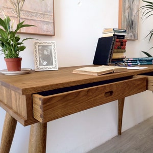 Oak desk with drawers, Ref. 01250. Manufactured by DValenti for his brand Raicex Nobles.