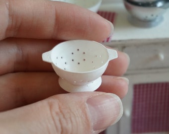 Dollhouse Miniature Pasta Colander | 1:12 Scale Kitchenware