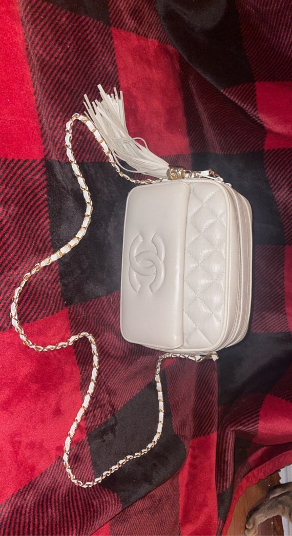 Vintage Chanel crossbag