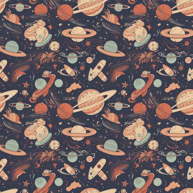 Pu&ograve; includere: Uno schema senza cuciture con un'illustrazione in stile retr&ograve; di pianeti, stelle e astronavi in ​​toni di arancione, marrone e blu su uno sfondo blu scuro.