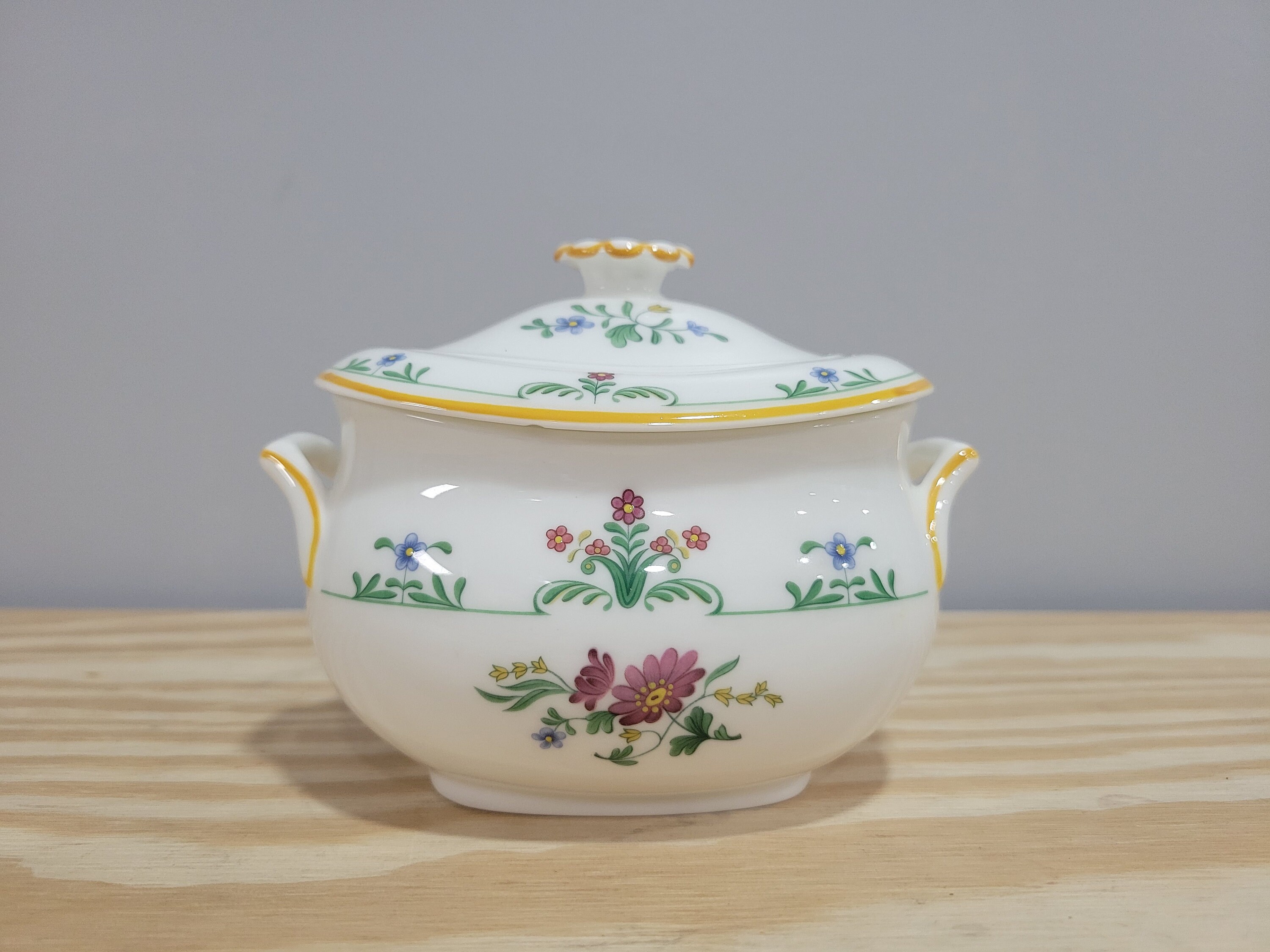 Wedgwood Charleston Bone China Sugar Bowl /w Lid