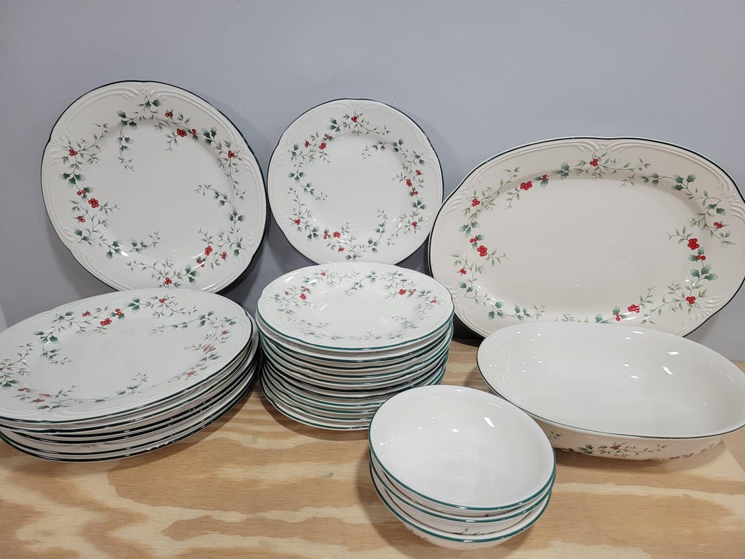 Pfaltzgraff Winterberry Holly Christmas Holiday Dinnerware PICK