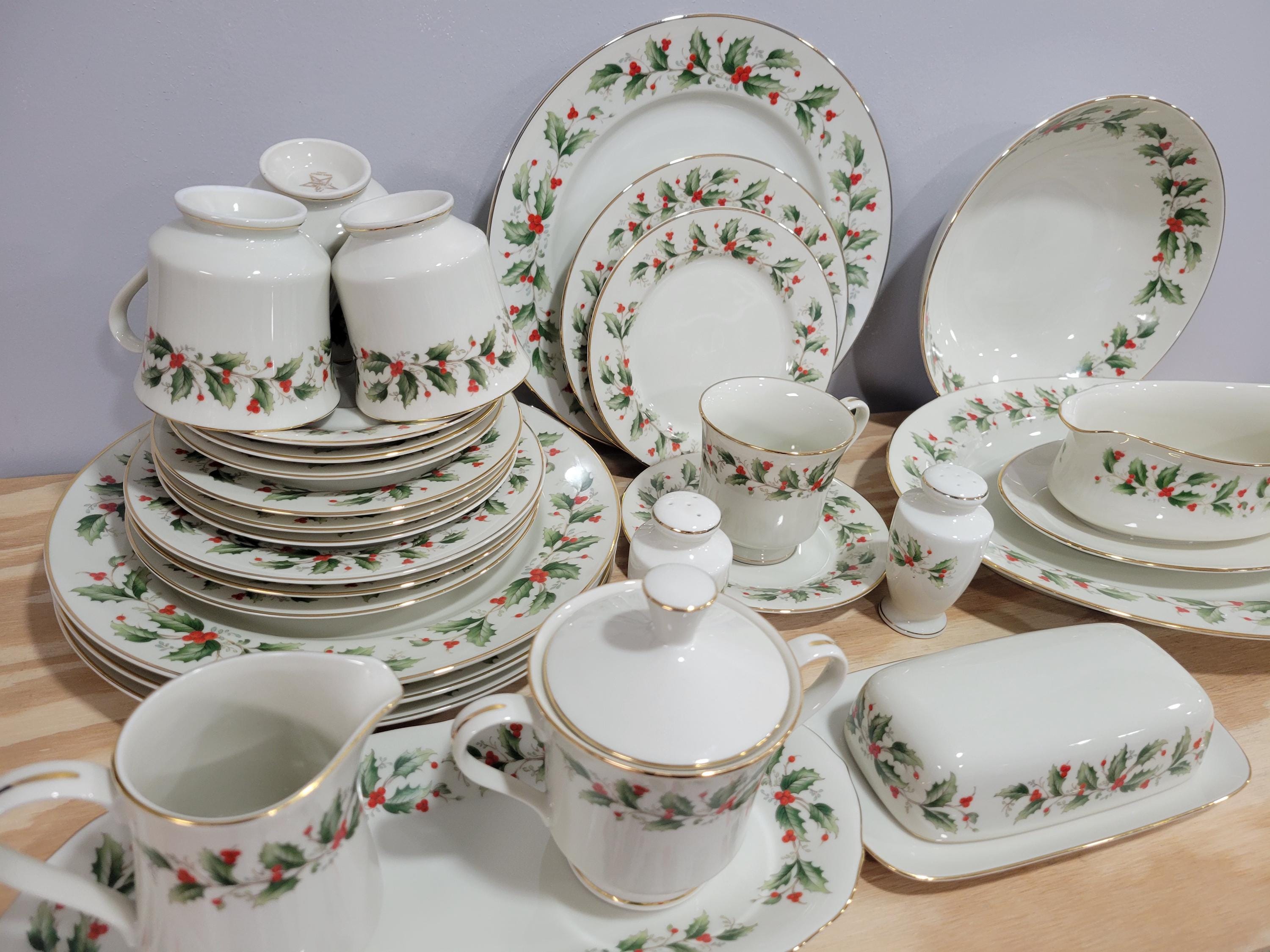 Royal Gallery / the Trimmings Holly Christmas Japan Fine China 