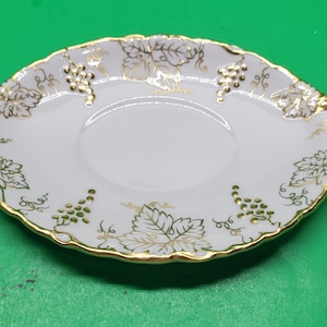 ROYAL CROWN DERBY Vine Gold 8&quot; Gravy Boat Base / Underplate