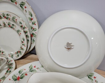 Royal Gallery / the Trimmings Holly Christmas Japan Fine China