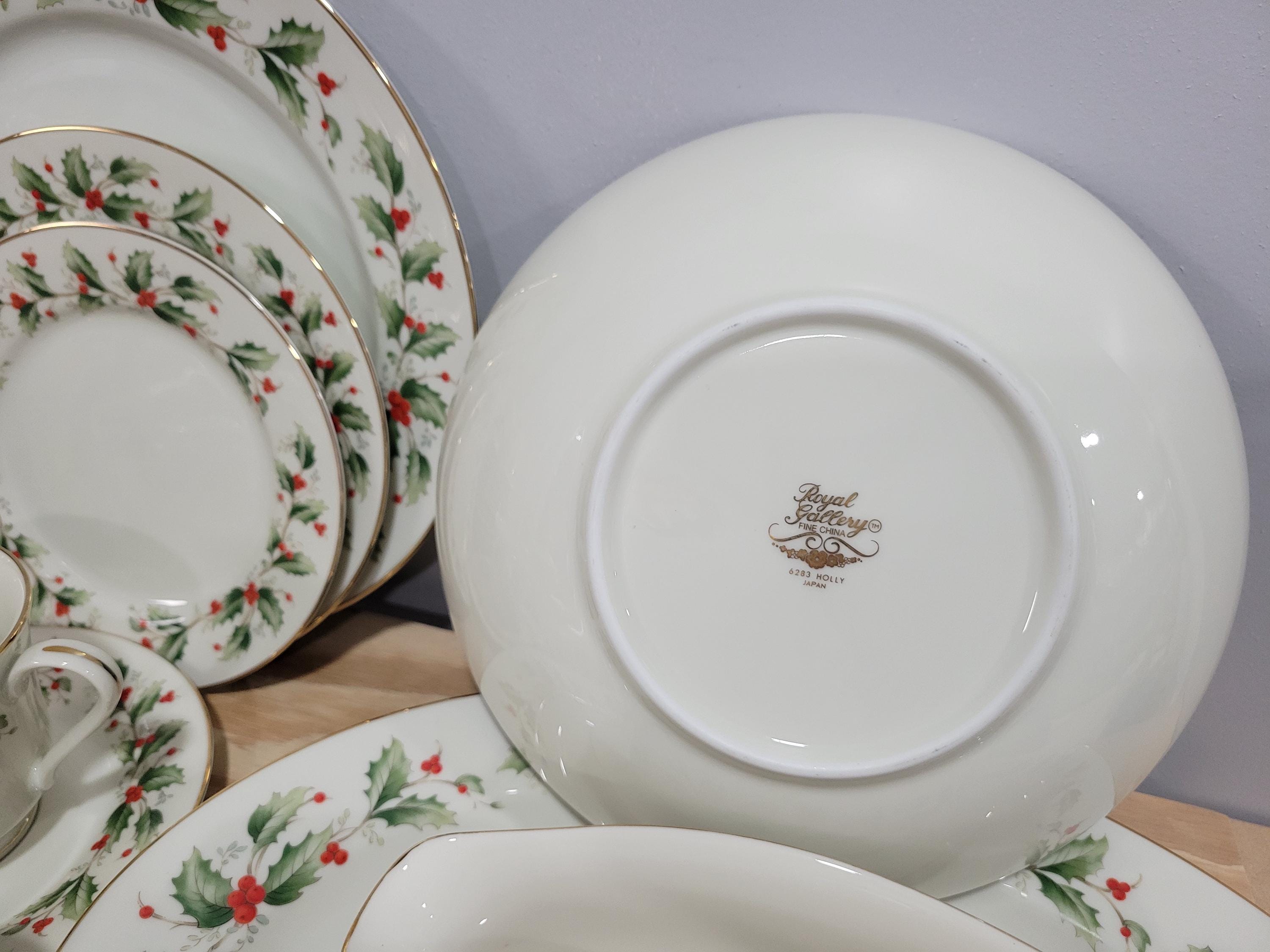 Royal Gallery / the Trimmings Holly Christmas Japan Fine China