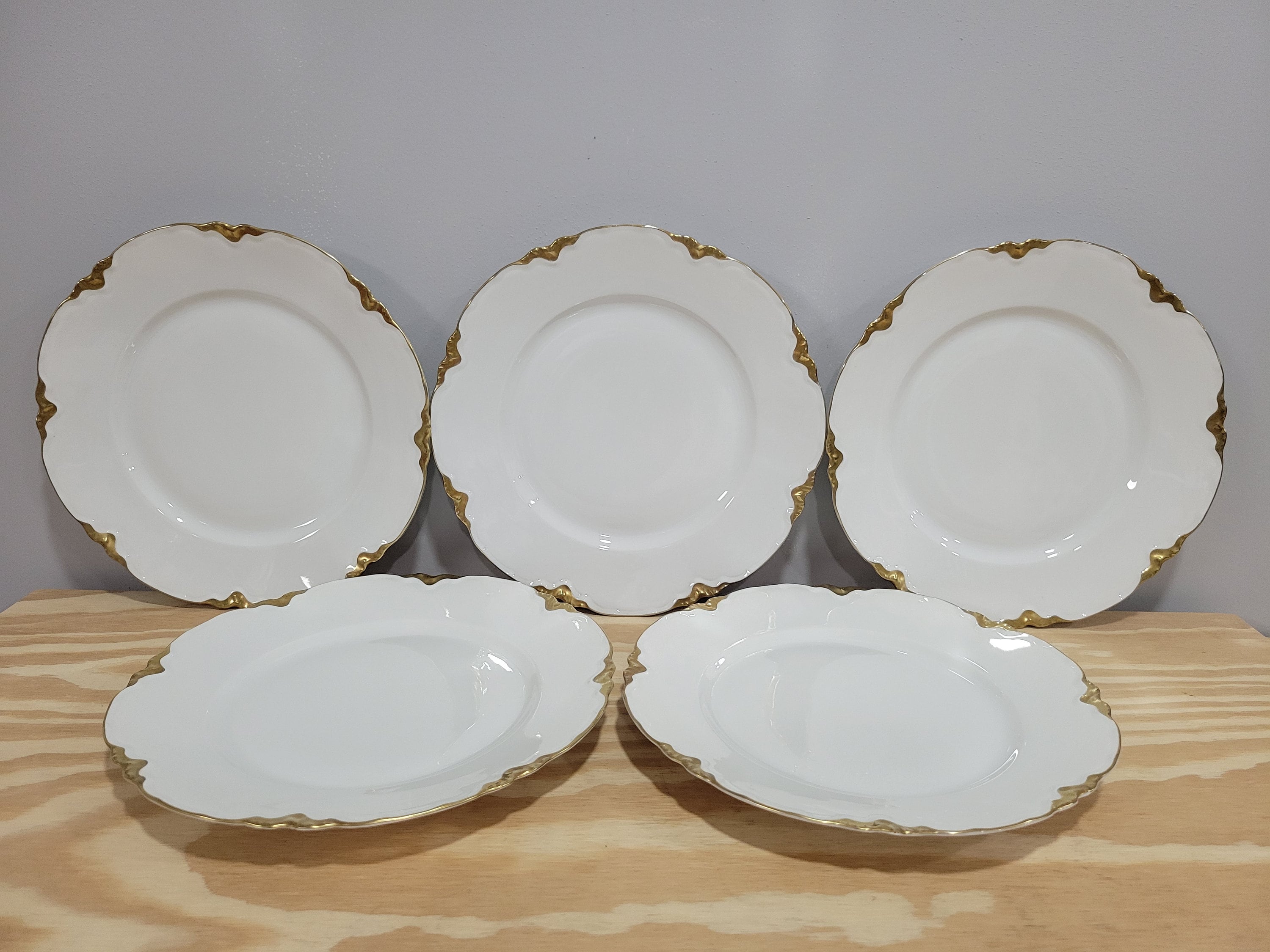 Hutschenreuther Selb Bavaria China Racine Gold Trim Dinner Plates