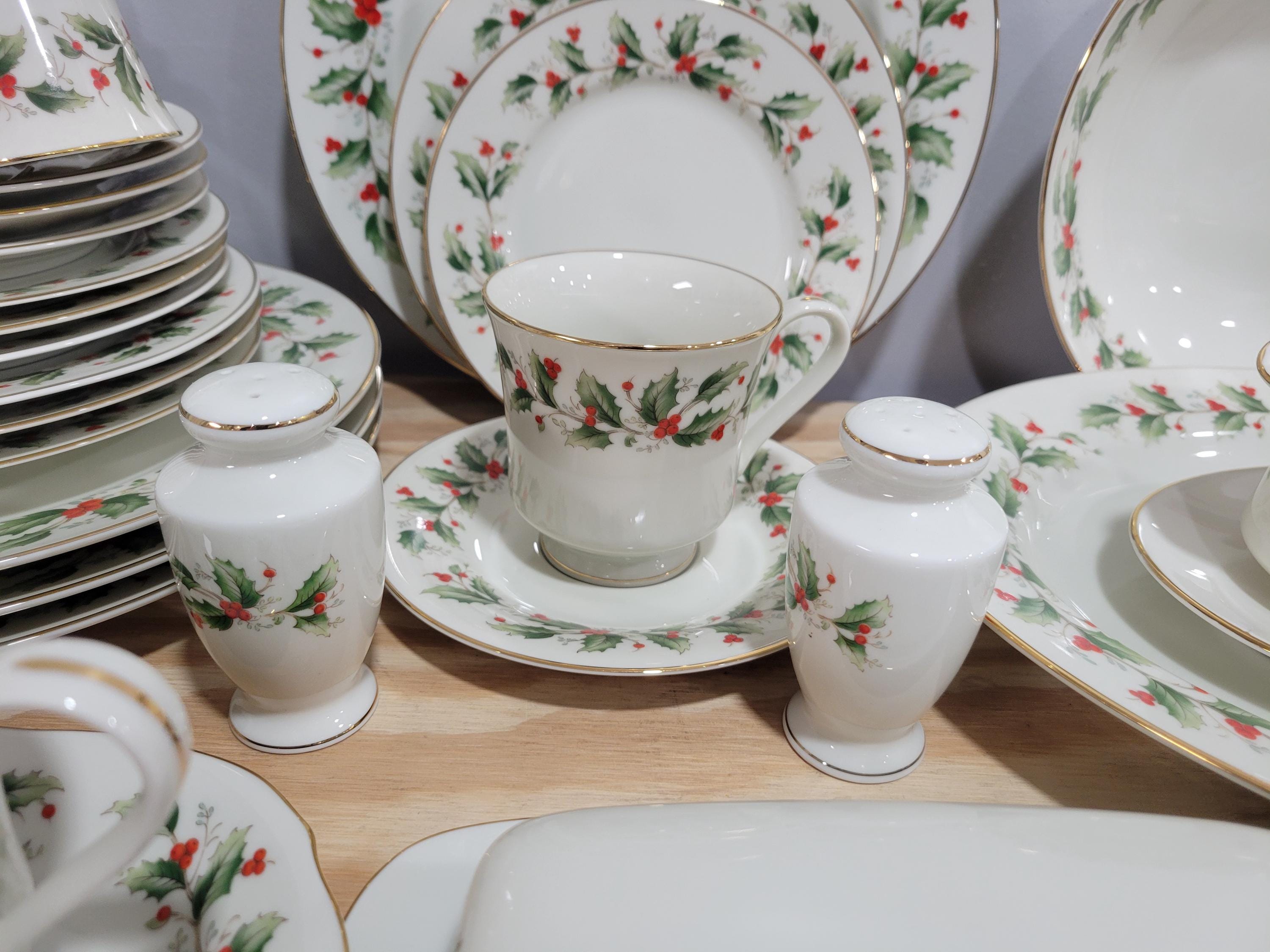 Royal Gallery / the Trimmings Holly Christmas Japan Fine China