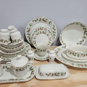 ロイヤルギャラリーGallery Holly&The joy　大皿 Royal Gallery Fine China Japan - Etsy
