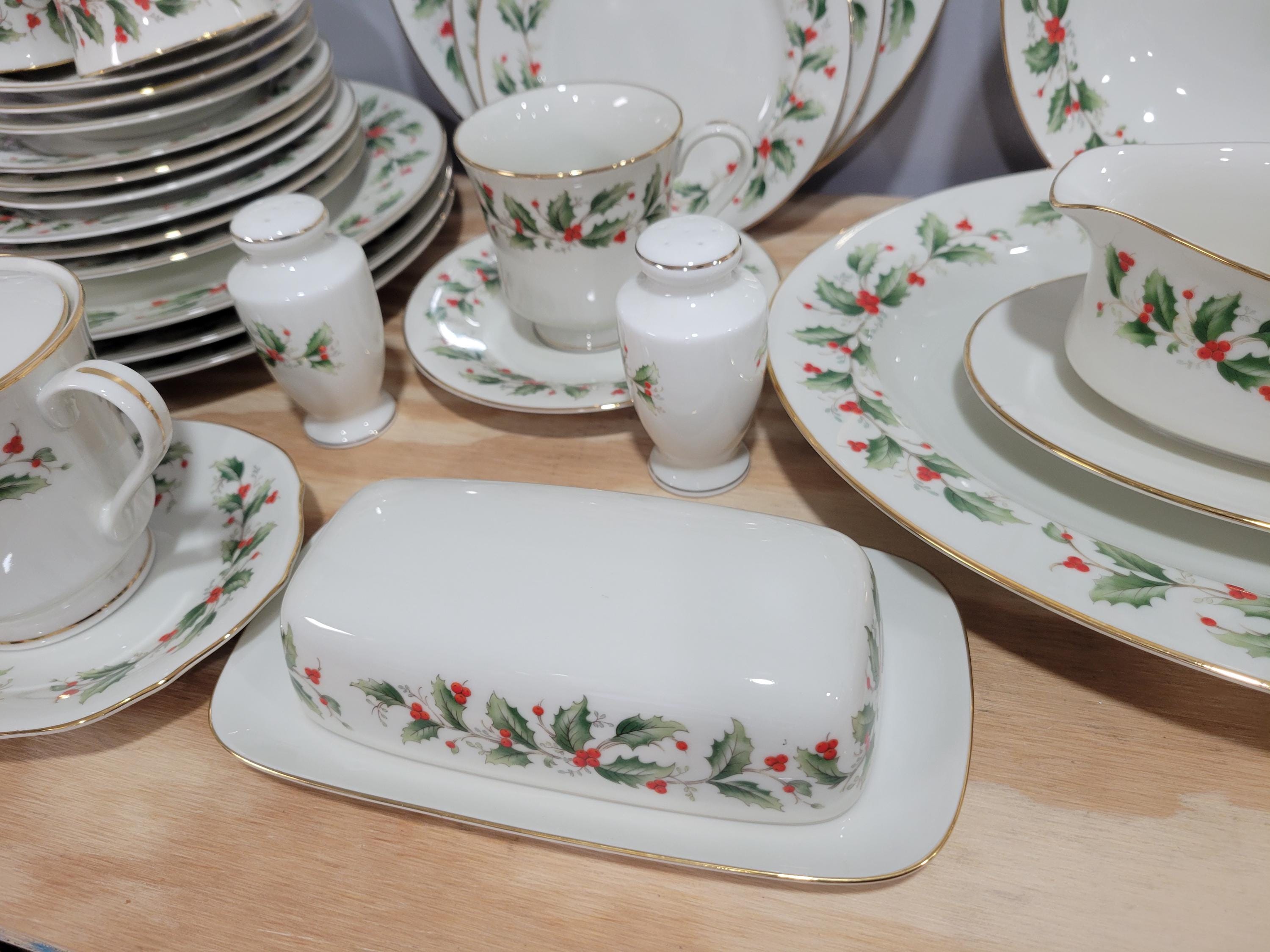 Royal Gallery / the Trimmings Holly Christmas Japan Fine China