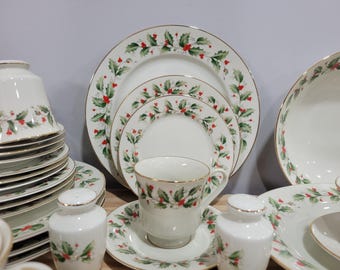 ロイヤルギャラリーGallery Holly&The joy　大皿 Royal Gallery / the Trimmings Holly Christmas Japan Fine China