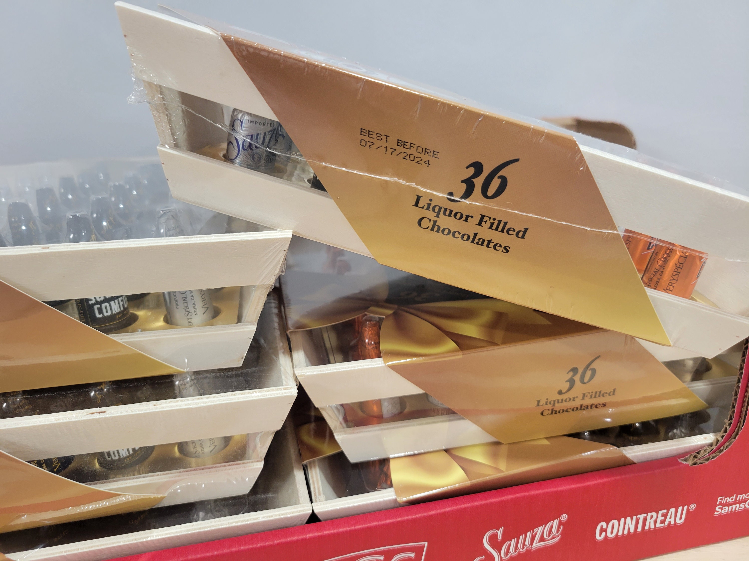 VSC 36pcs Liquor Filled Chocolates in Gifted Wooden Box christmas