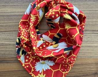 Bee Bandana: Recycled Polyester, Honeycomb & Daisy Design