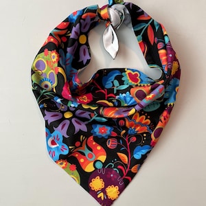 Skulls and Flowers Dog Bandana Halloween Bandana Día de Los Muertos Sugar skulls bandana Day of the Dead