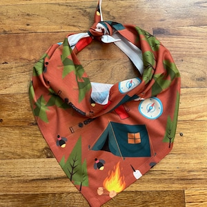 Lagerfeuer Hundehalstuch Woodsy Geschenk für Camping Liebhaber Bandana