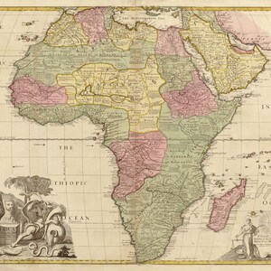 Puede incluir: Antiguo mapa de África, con información geográfica detallada y contexto histórico. El mapa está coloreado con tonos de rosa, verde y amarillo, con etiquetas de texto que indican regiones, océanos y mares. Incluye ilustraciones de figuras y animales.