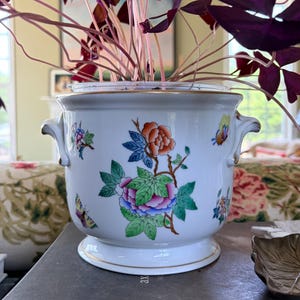 Vintage Herend Hungary Cachepot in Queen Victoria Motif