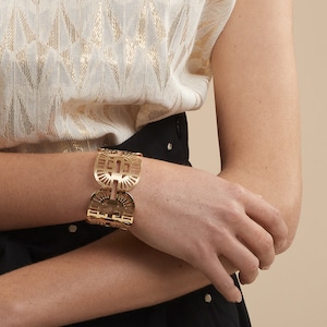 Graphic cuff for women in Art Deco style, in brass gilded with 24 carat gold in France