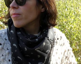 Mixed cotton gauze scarf in boho style, black and ecru, hand printed at Blockprint in India