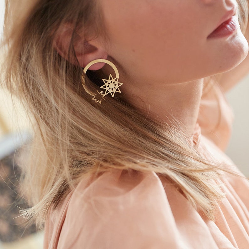 Star-shaped earrings, creole inspiration in fine gold-plated brass image 1