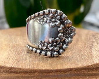 Silver spoon ring with floral pattern