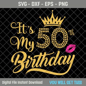 Puede incluir: Texto "It's My 50th Birthday" con una corona dorada y un gr&aacute;fico de l&aacute;piz labial rosa. El texto est&aacute; en una fuente de letra dorada.