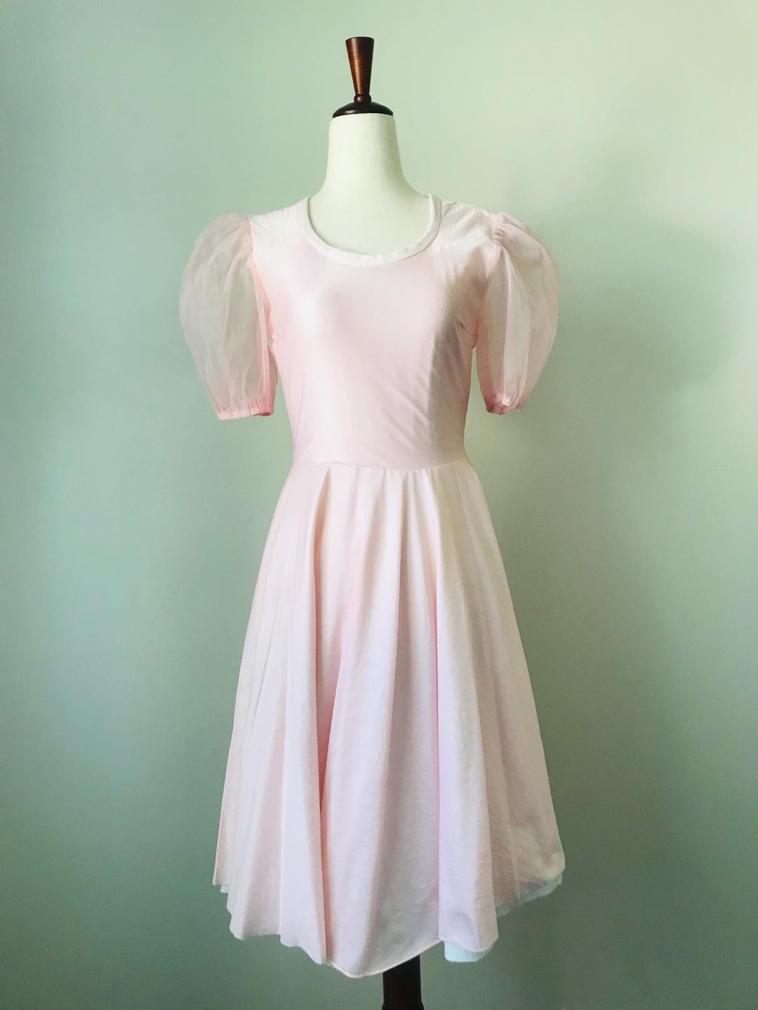 Ballet-inspired pink knitted mesh dress French-inspired inner layer. A27 main image 1