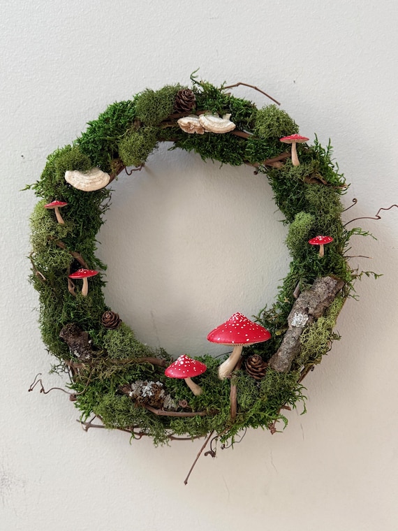 Mushroom Moss Wreath: Mushrooms, Preserved Moss, 10"