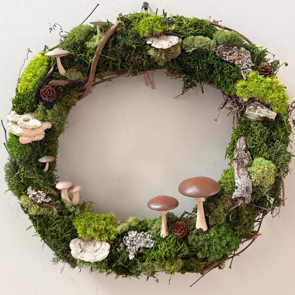 Mushroom Moss Wreath: 14" Living Wall Art, Forest Decor