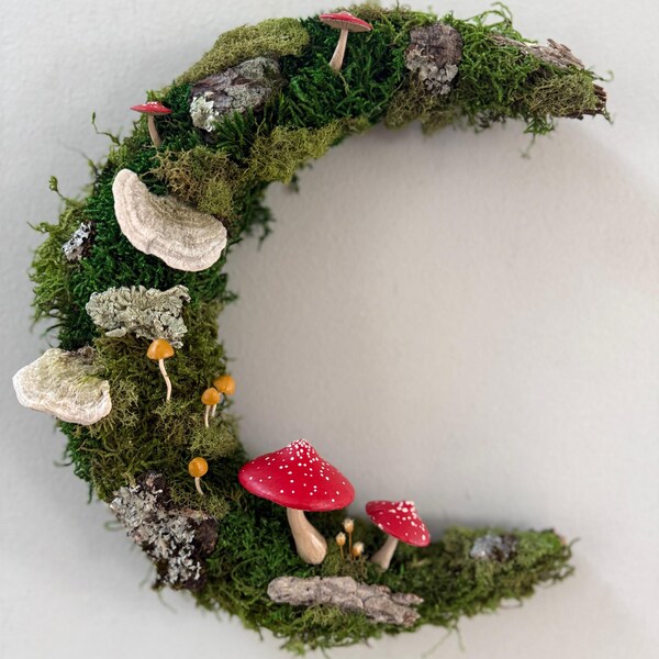 Mushroom Moss Moon Wreath