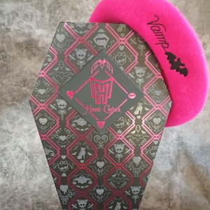 Draculaura Haunt Couture embroidered beret