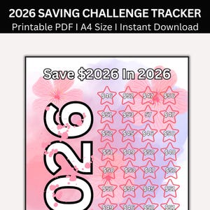 Może przedstawiać: Drukowany tracker wyzwania oszczędnościowego 2026 z tekstem "Save $2026 In 2026". Projekt zawiera różowe kwiatowe tło i gwiazdkowe pola z kwotami w dolarach. Dokument jest w formacie A4.