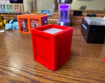 Caixa de carregamento superior (comporta 34 carregadores superiores e 4 na parte externa para exibição)