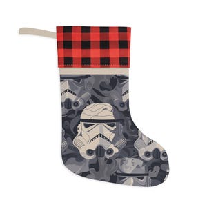 Medias navideñas con puños a cuadros y estampado de soldado de asalto