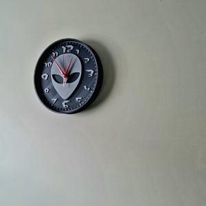 Grey Alien Head Wall Clock - Dodge Designs 3D Print - Etsy