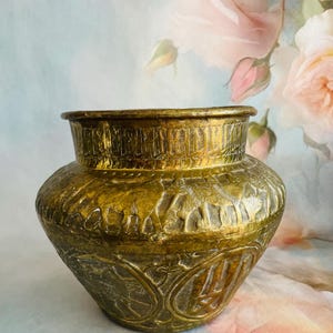 Early 20th century cache pot hammered brass  collectible South Asian culture