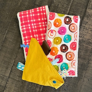Baby Burp Cloth Bundle | Baby Girl Burp Cloth | Baby Girl Gift | Donut Theme| Baby Shower Gift | Crinkle Toy | Baby Sensory Toy | Tag toy