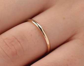 Banda de boda delicada de oro macizo de 14K de 1,5 mm, boda minimalista, anillo de oro simple, anillo de apilamiento, mujer de banda de boda, anillo de boda delgado