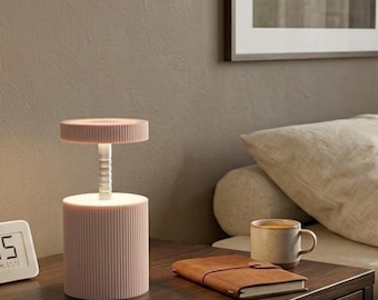 Lámpara de mesa inalámbrica moderna, luz nocturna minimalista estriada, lámpara de mesita de noche recargable, regalo de inauguración de casa, luz portátil