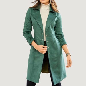 Faux Suede Women&#39;s Coat for Winter: Soft Texture, Metallic Details, Vent Comfort.