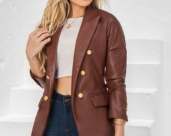 Trendiger klassischer Blazer für Damen: Hochwertiges Kunstleder in Schokoladenbraun, das Luxus und Vielseitigkeit für Business- und Casual-Stil bietet.